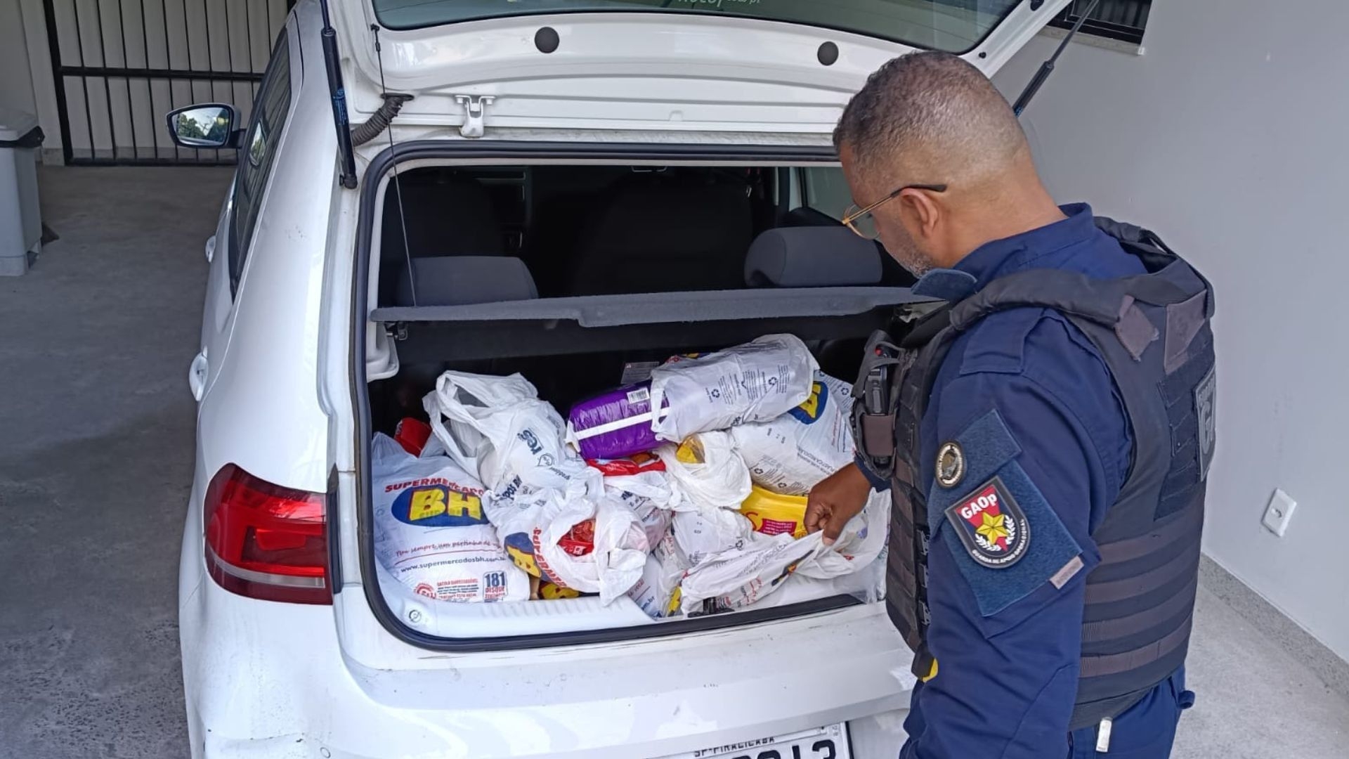 Motorista de aplicativo é detido por furto de compras em Vitória