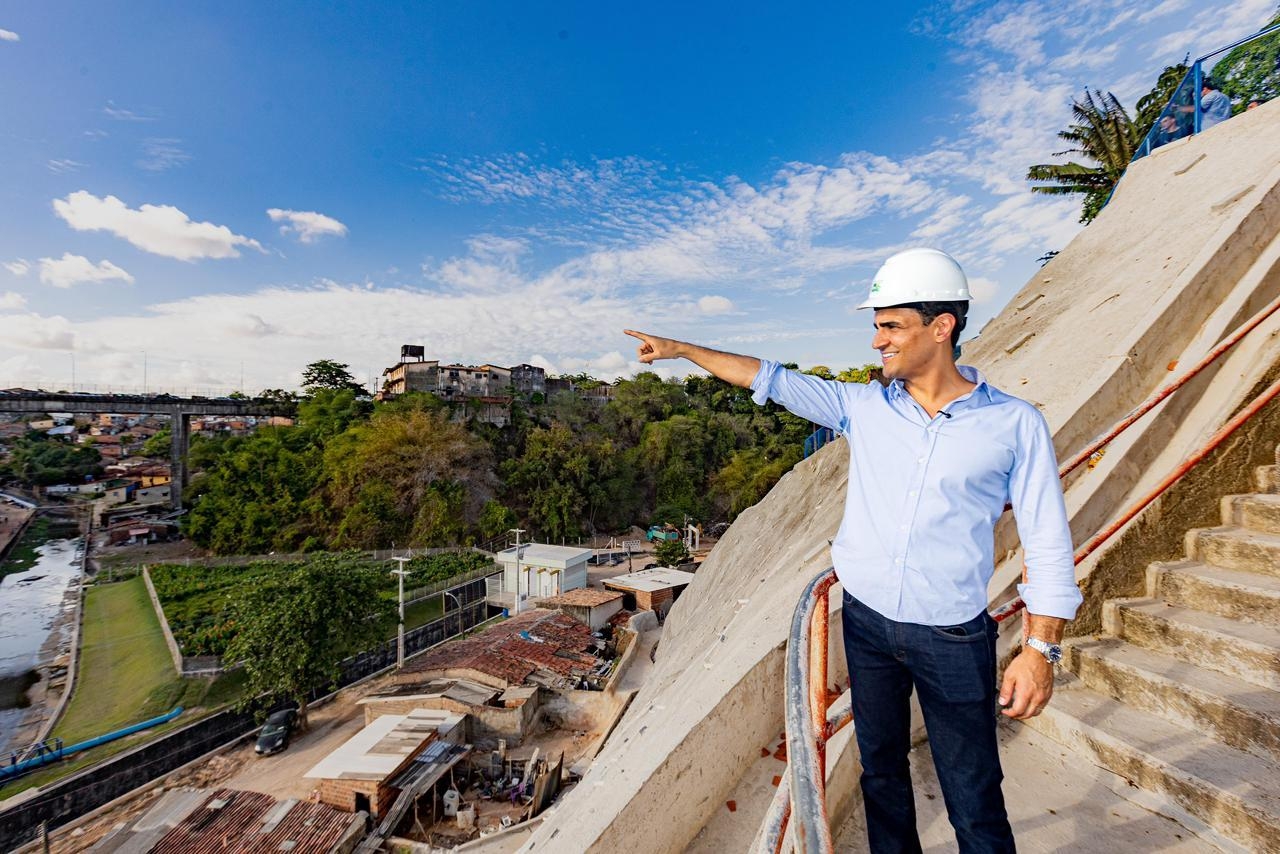 Quem concorre sozinho, deseja governar sozinho. Quem apoiar é tolo.