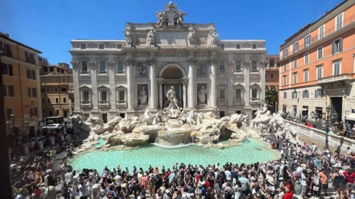 Roma inicia cobrança para pedidos na Fontana di Trevi