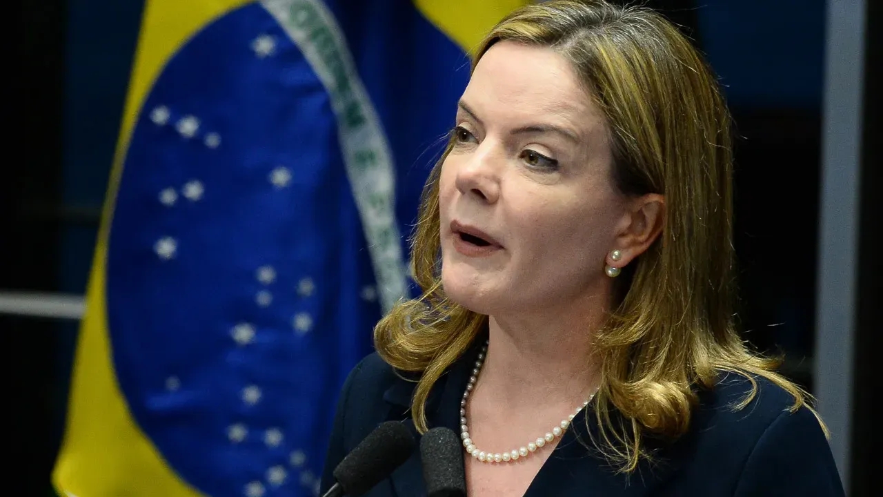 Gleisi Hoffmann lidera disputa ao Senado no Paraná