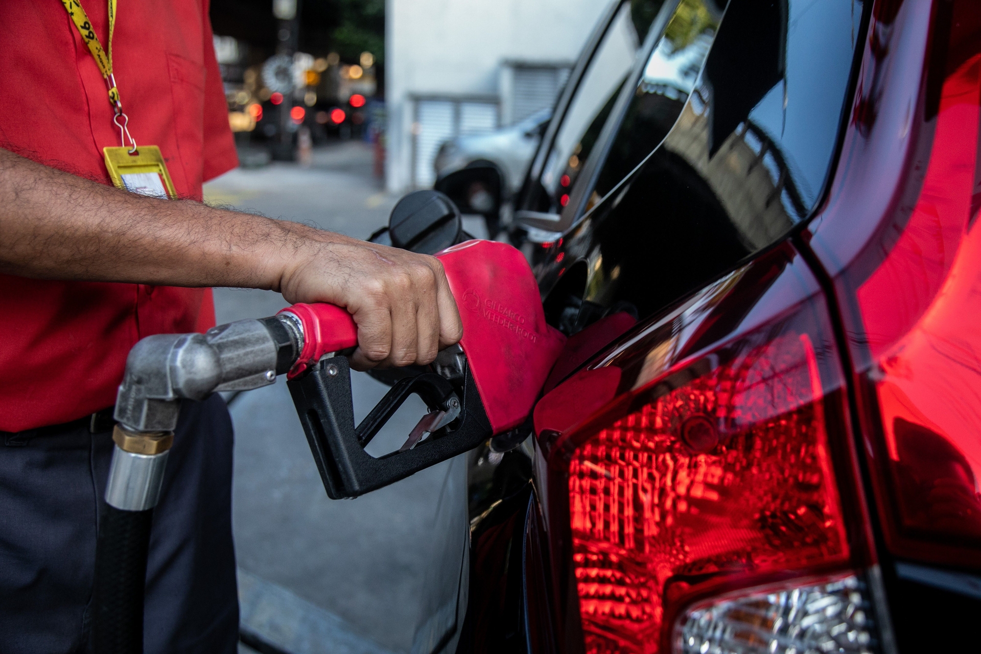 Governo propõe aumento de etanol na gasolina de 30% para 32%