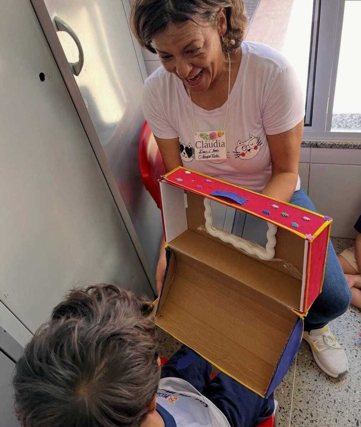 Professora querida pela comunidade morre atingida por linha chilena