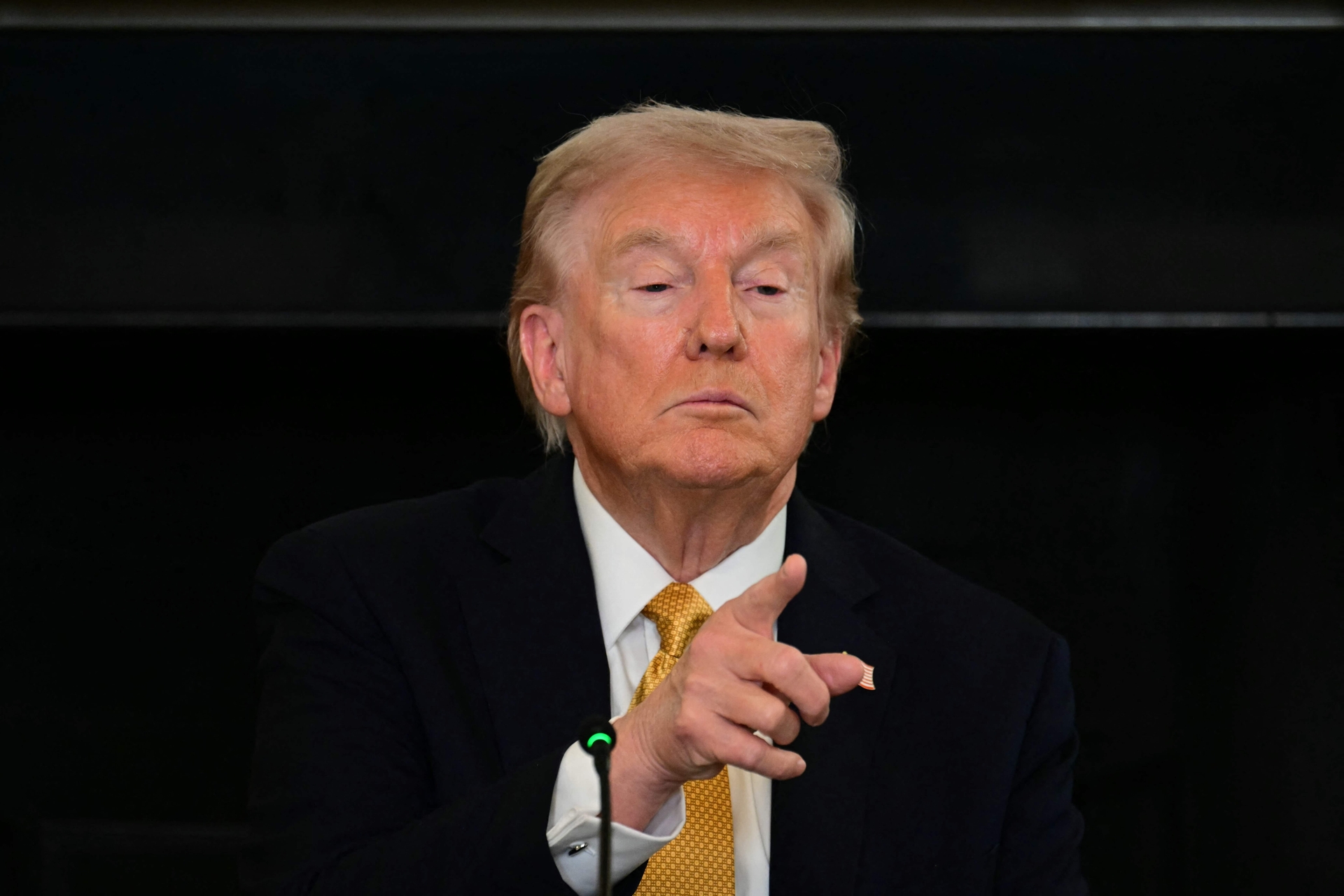 Trump exige alterações em acordo com Irã e prorroga negociações