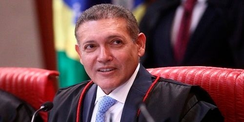Entre a Justiça Eleitoral e os Fantasmas de 2022