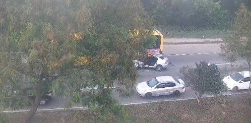 Acidente entre carro de aplicativo e ônibus mata duas pessoas