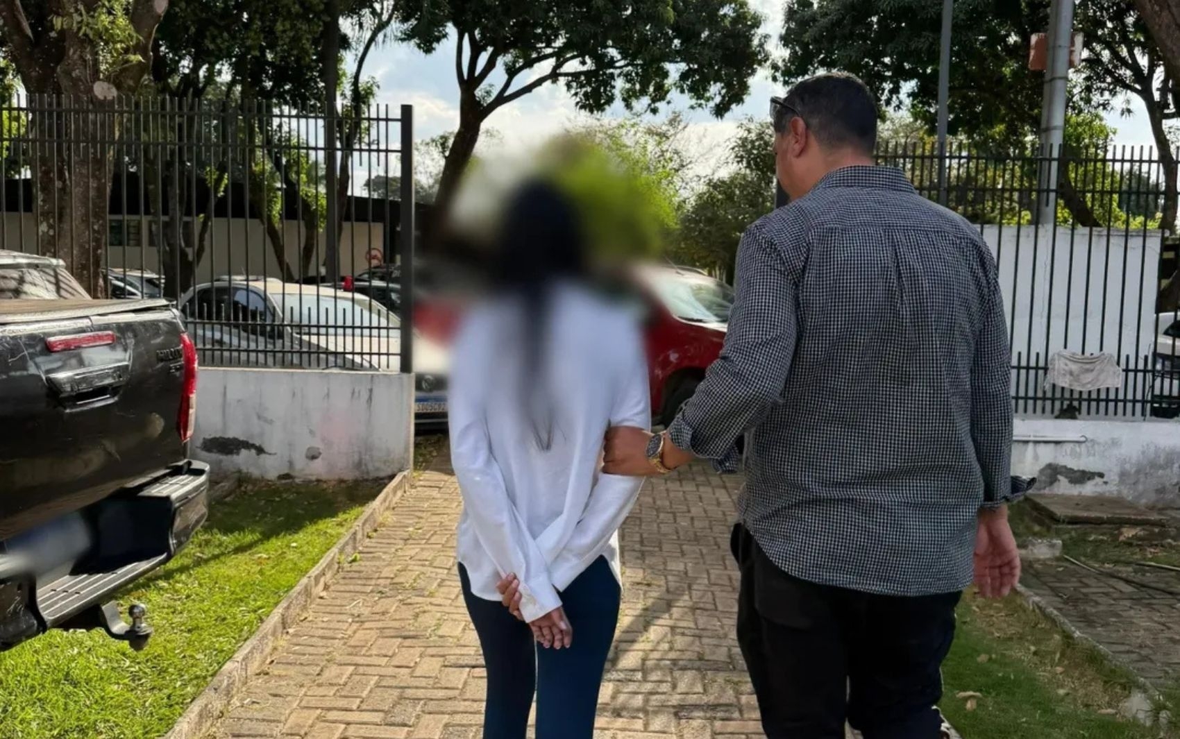 Funcionária suspeita de desviar R$ 200 mil é presa