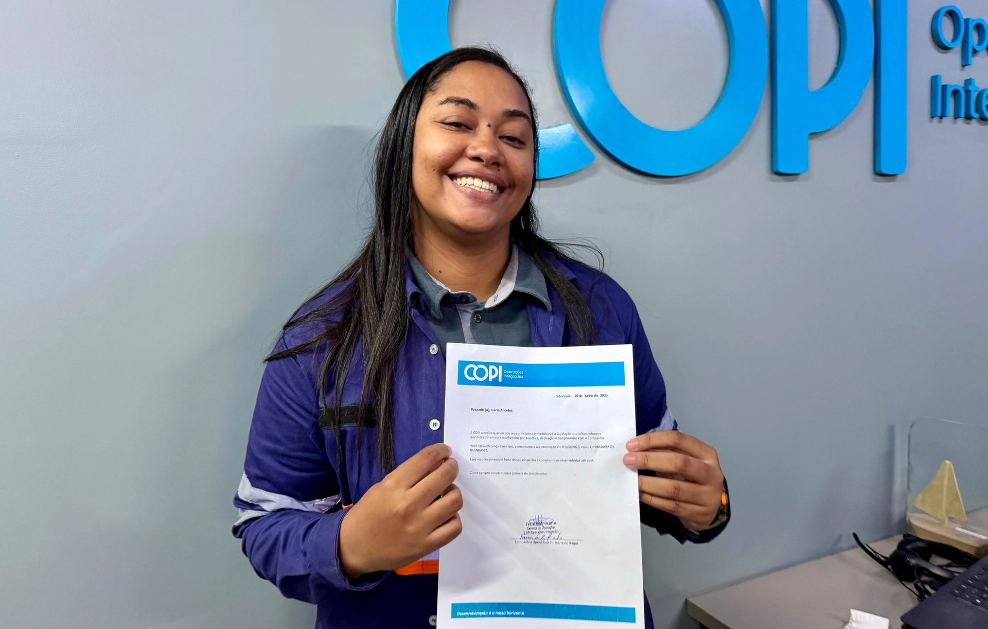 Carla Anceles se torna a primeira mulher a operar guindaste no Porto do Itaqui
