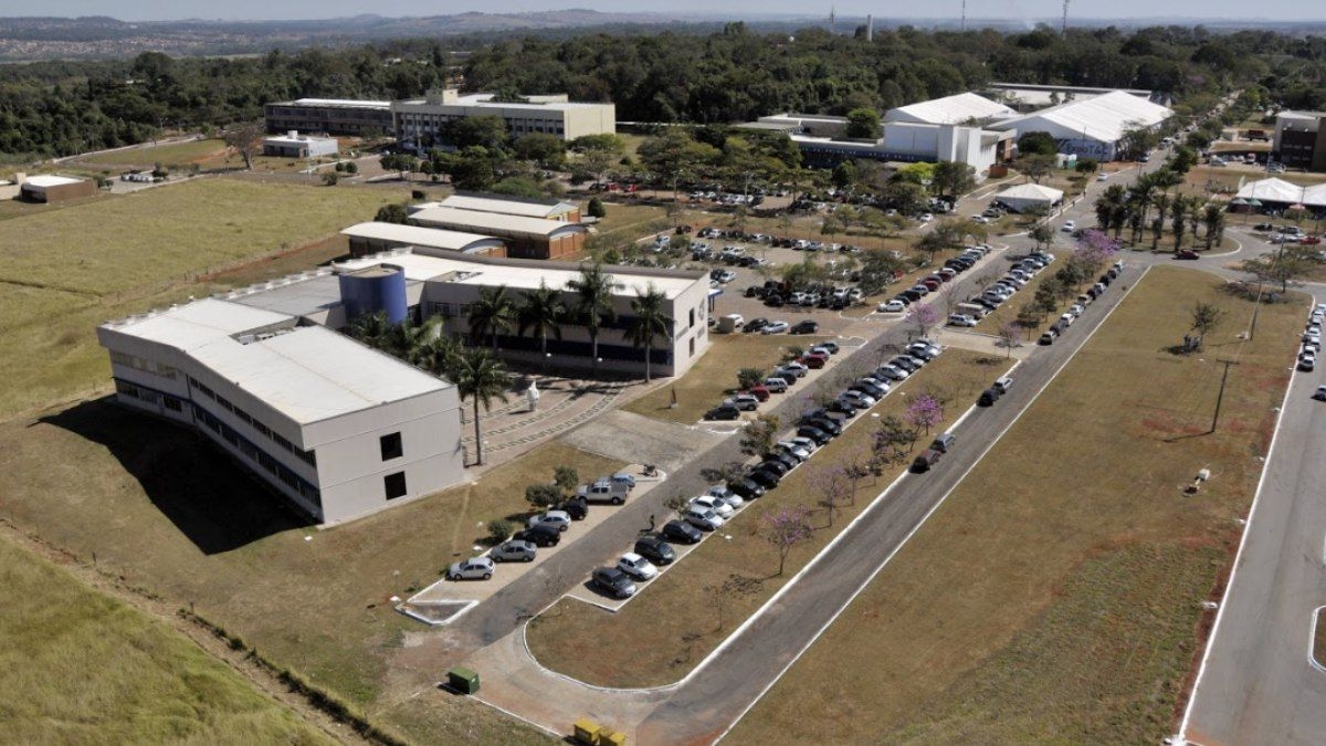 Alunas da UFG ocupam faculdade após denúncias de assédio