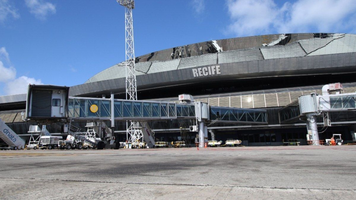 Homem é preso ao tentar embarcar como piloto falso