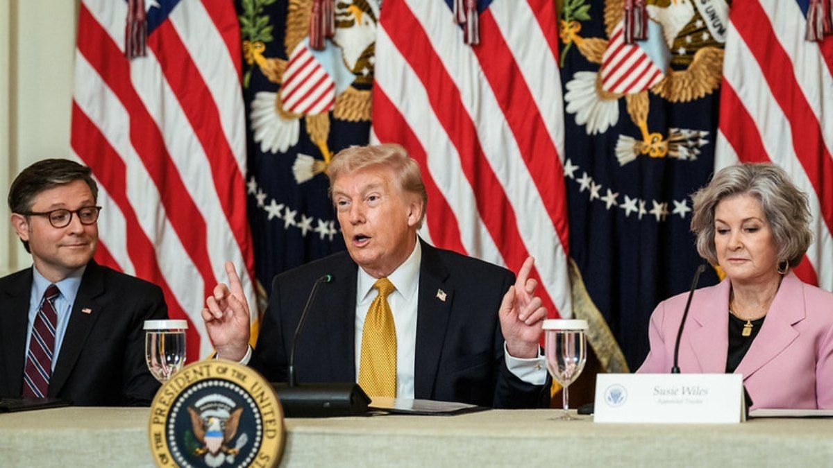 Destituição de Trump ganha força no cenário político dos EUA