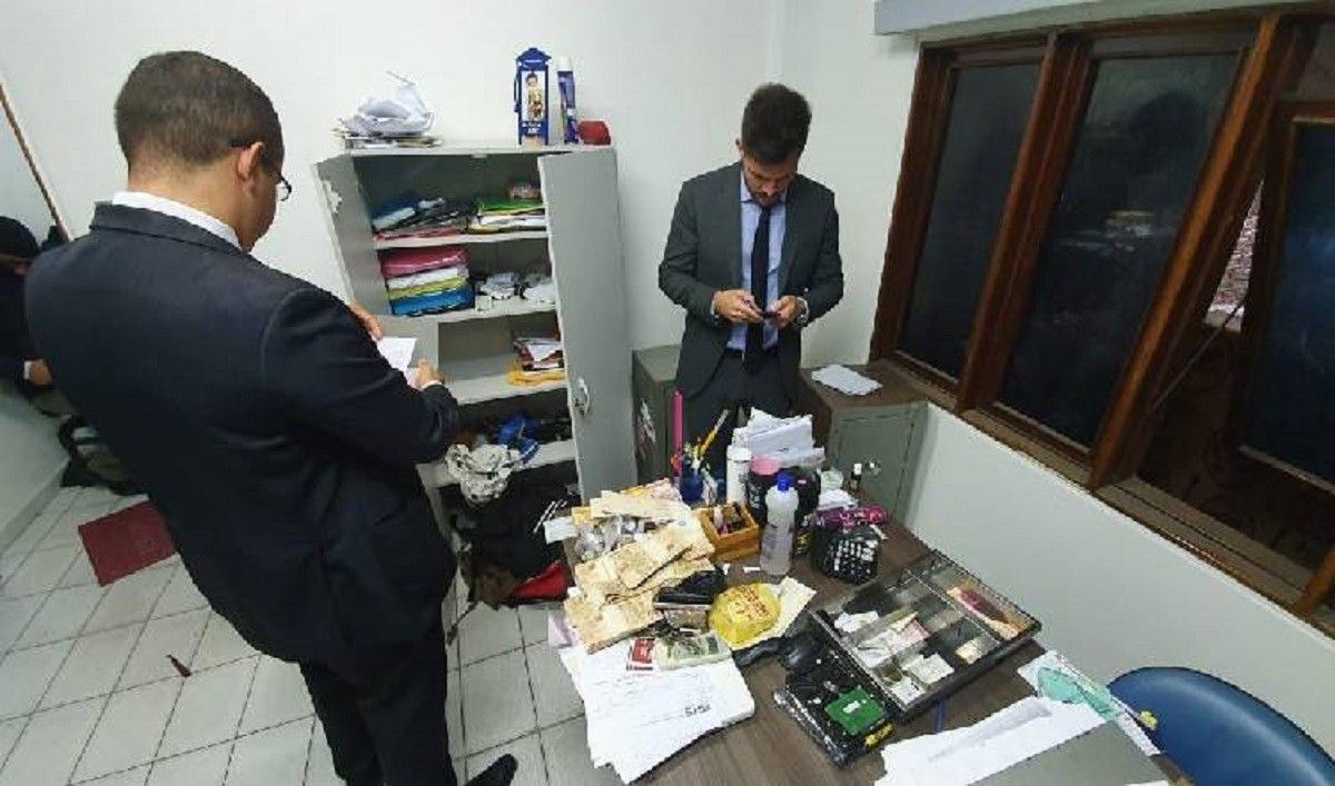 Quatro condenados por fraudes fiscais e lavagem de dinheiro