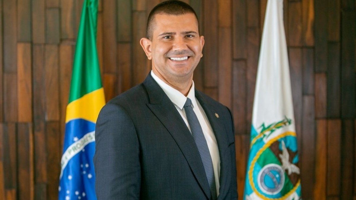 Douglas Ruas é eleito governador interino do Rio de Janeiro