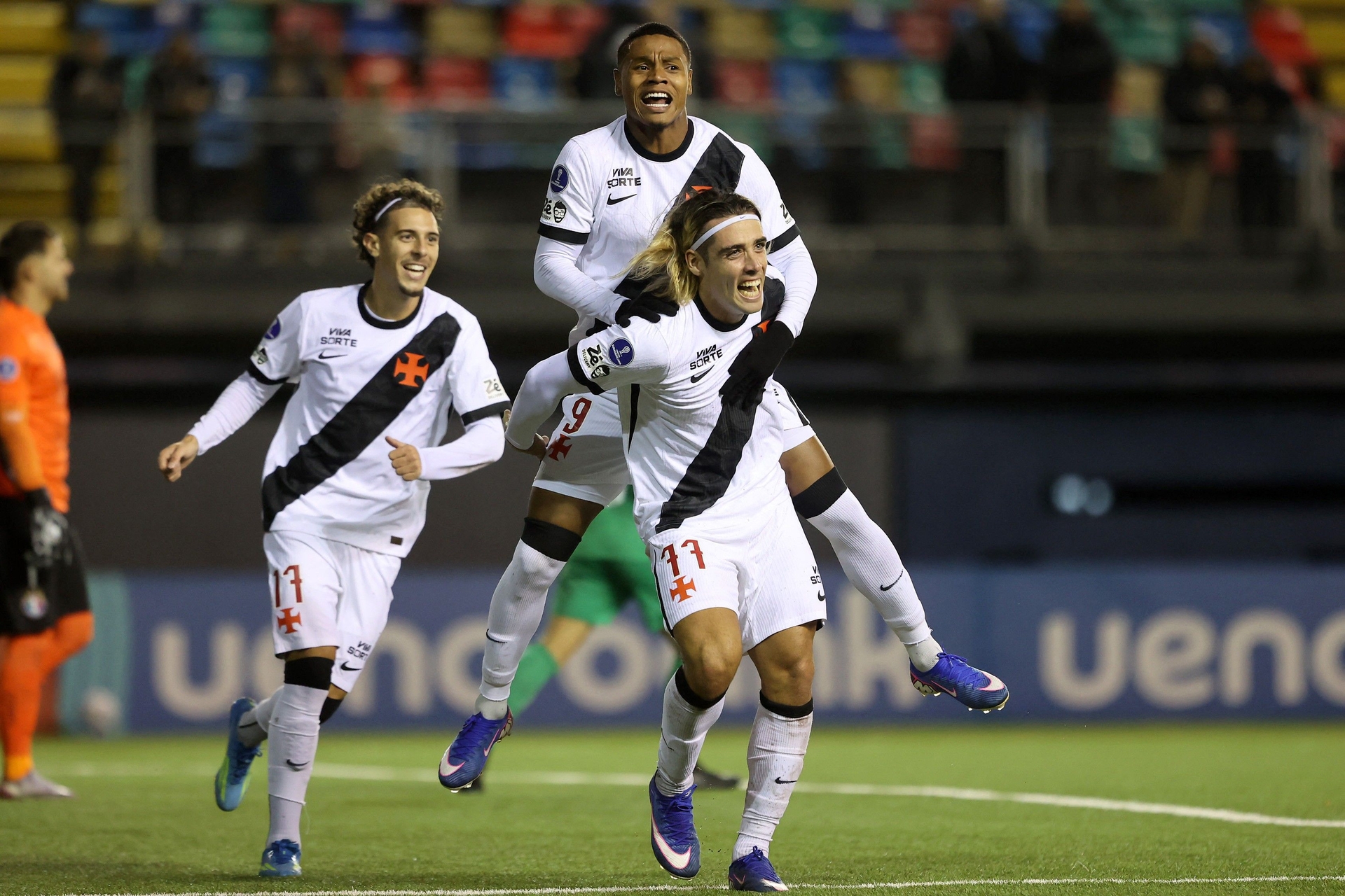 Vasco supera Audax Italiano e lidera na Sul-Americana
