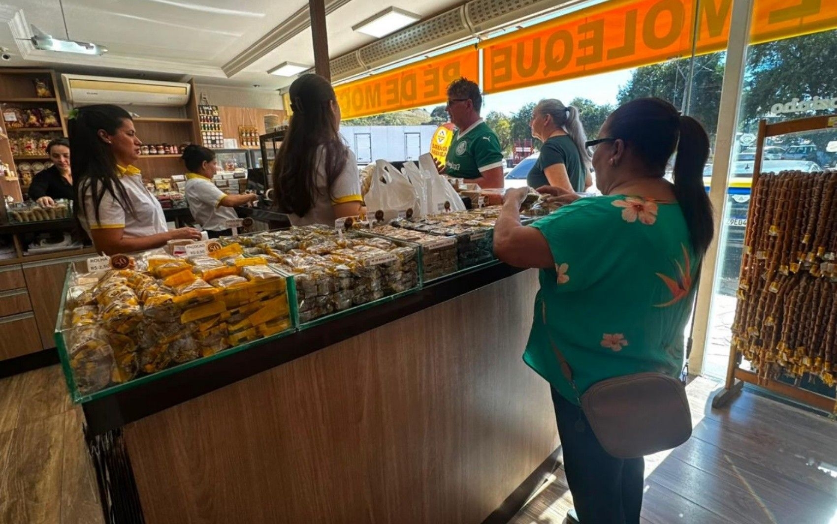 Pé de moleque se moderniza e preserva tradição em Minas Gerais