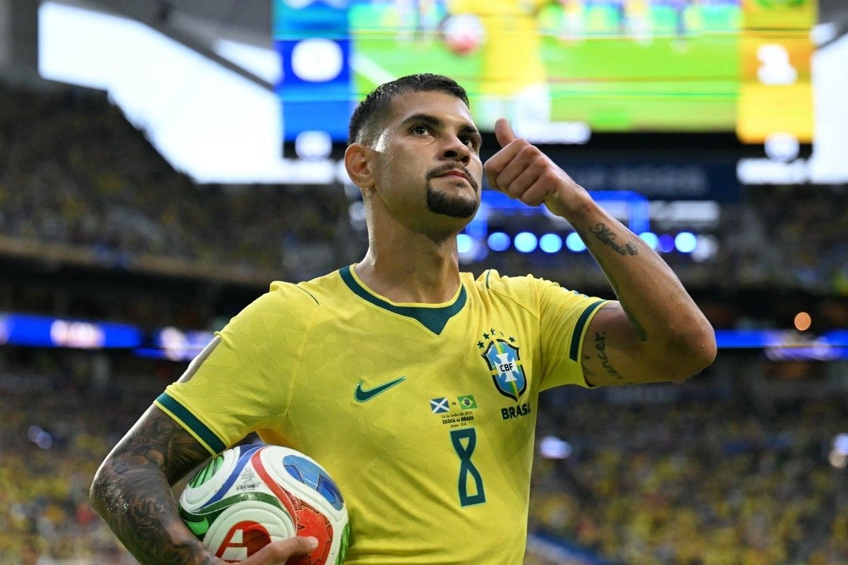 Bruno Guimarães celebra evolução do Brasil e retorno de Neymar