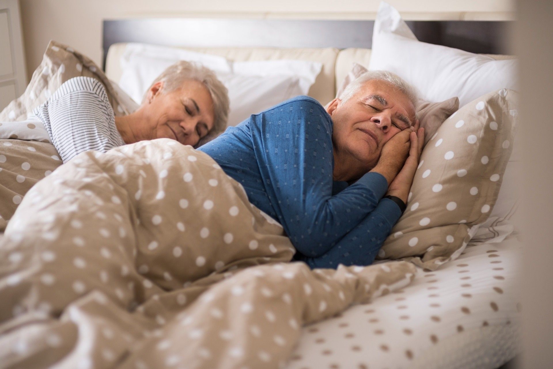 Melhor horário para idosos se levantarem da cama