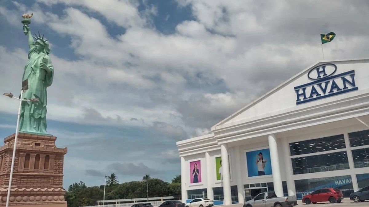 MP processa Havan por irregularidades em estátua