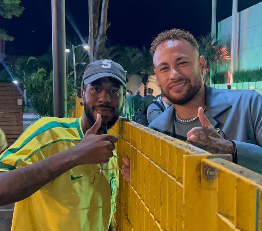 Torcedor vive momento inesquecível com Neymar antes da Copa