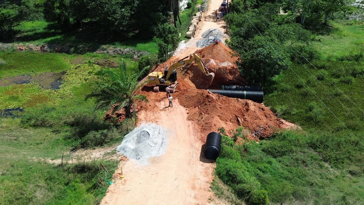 Penedo melhora escoamento de águas na estrada da Ponta Mofina