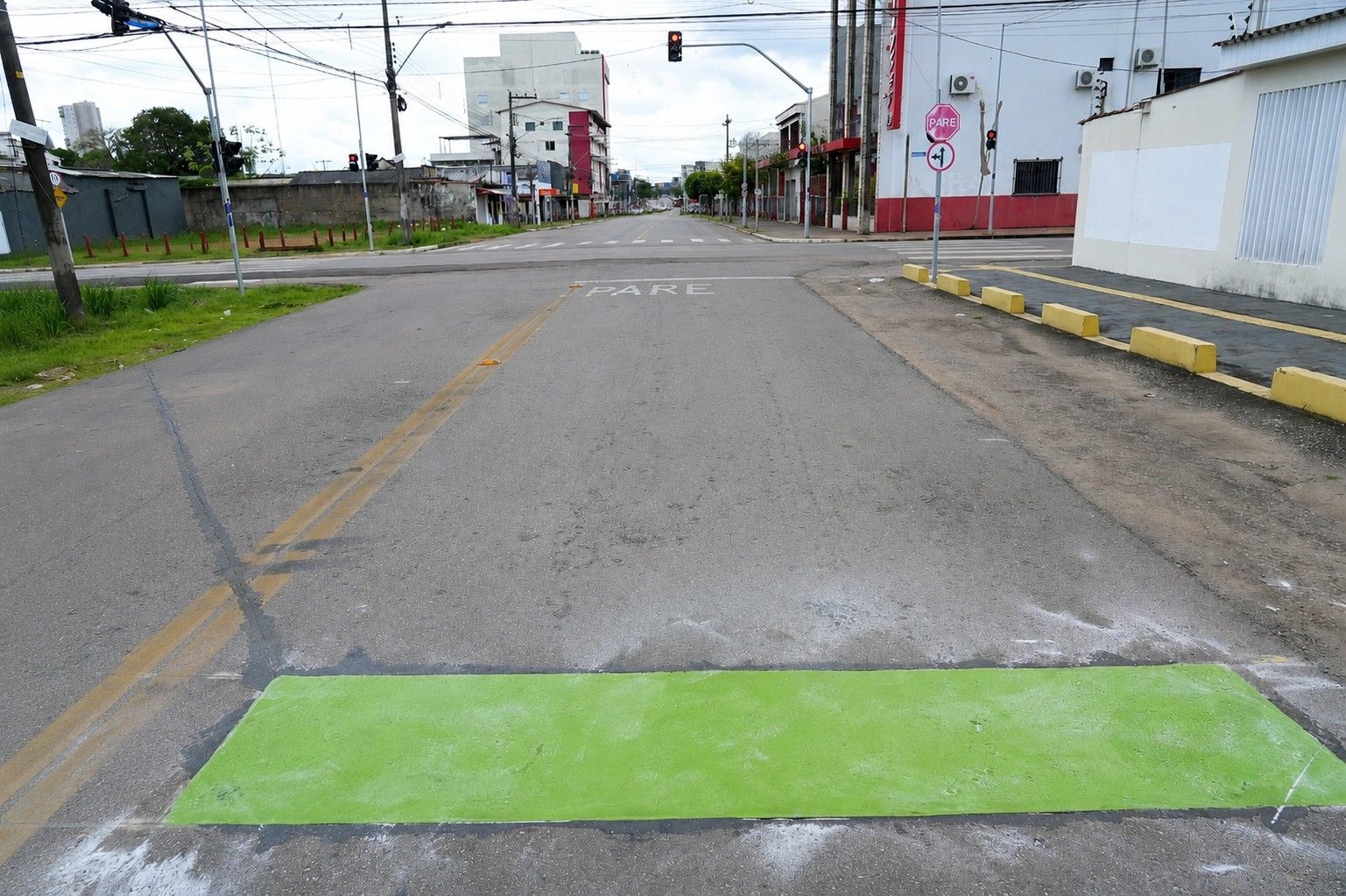 Nova faixa verde melhora trânsito em Porto Velho
