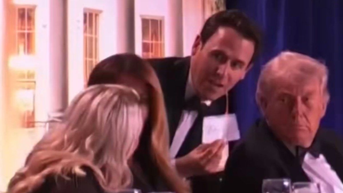 Trump é retirado de jantar após tiros em Washington