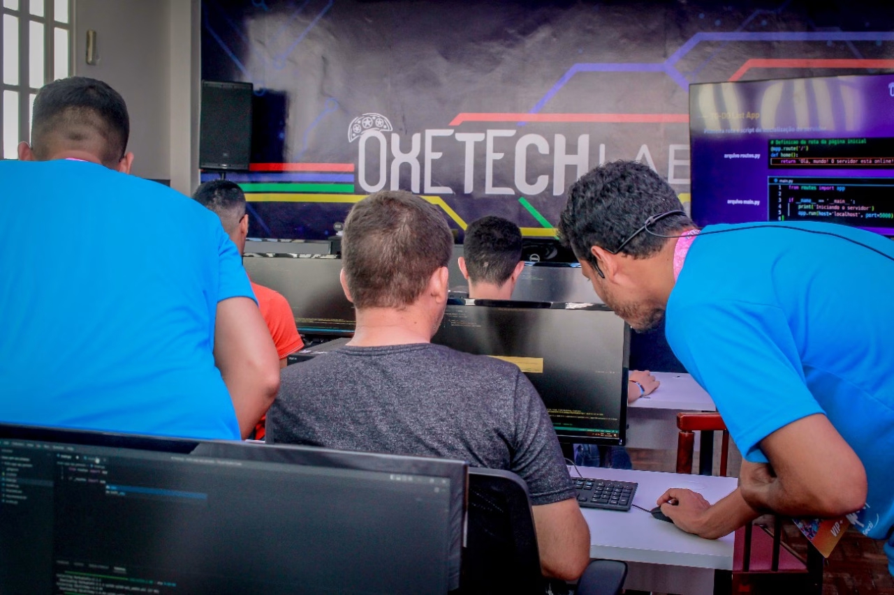 Cursos gratuitos de tecnologia no Laboratório OxeTech Penedo