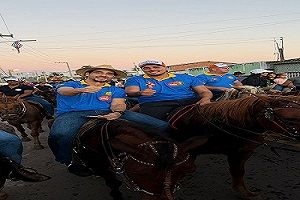Guilherme Lopes participa da maior cavalgada de Igreja Nova com Gerlado Neto