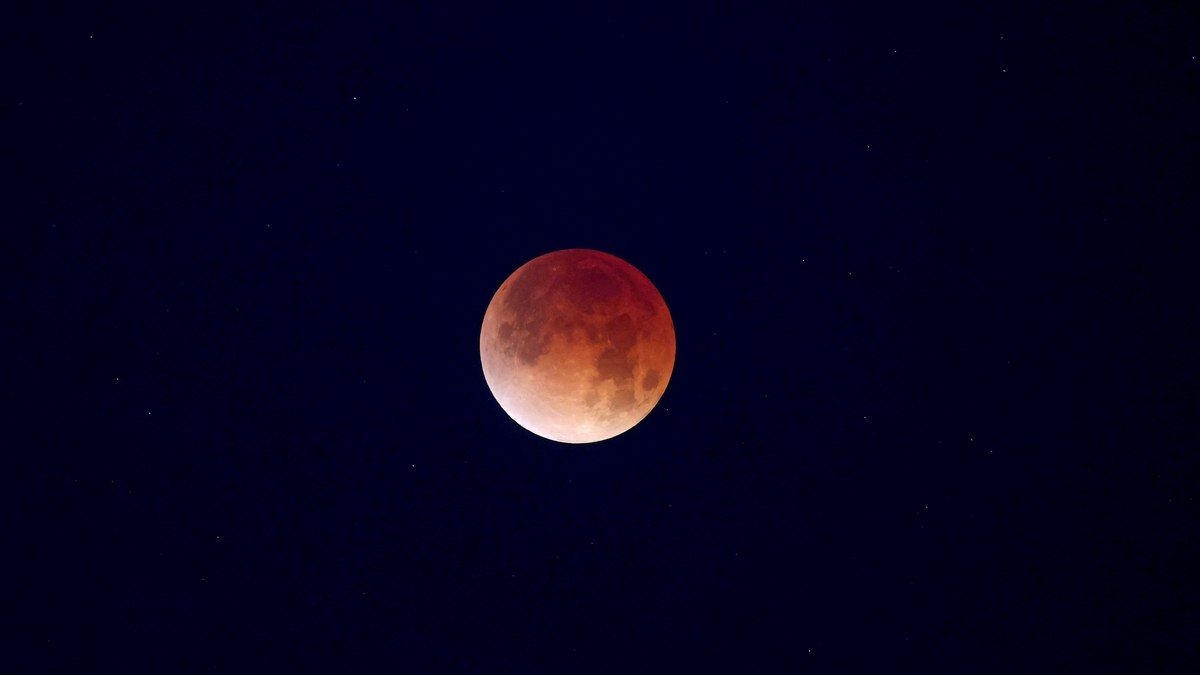 Lua de Sangue e o Incrível Eclipse Lunar no Brasil