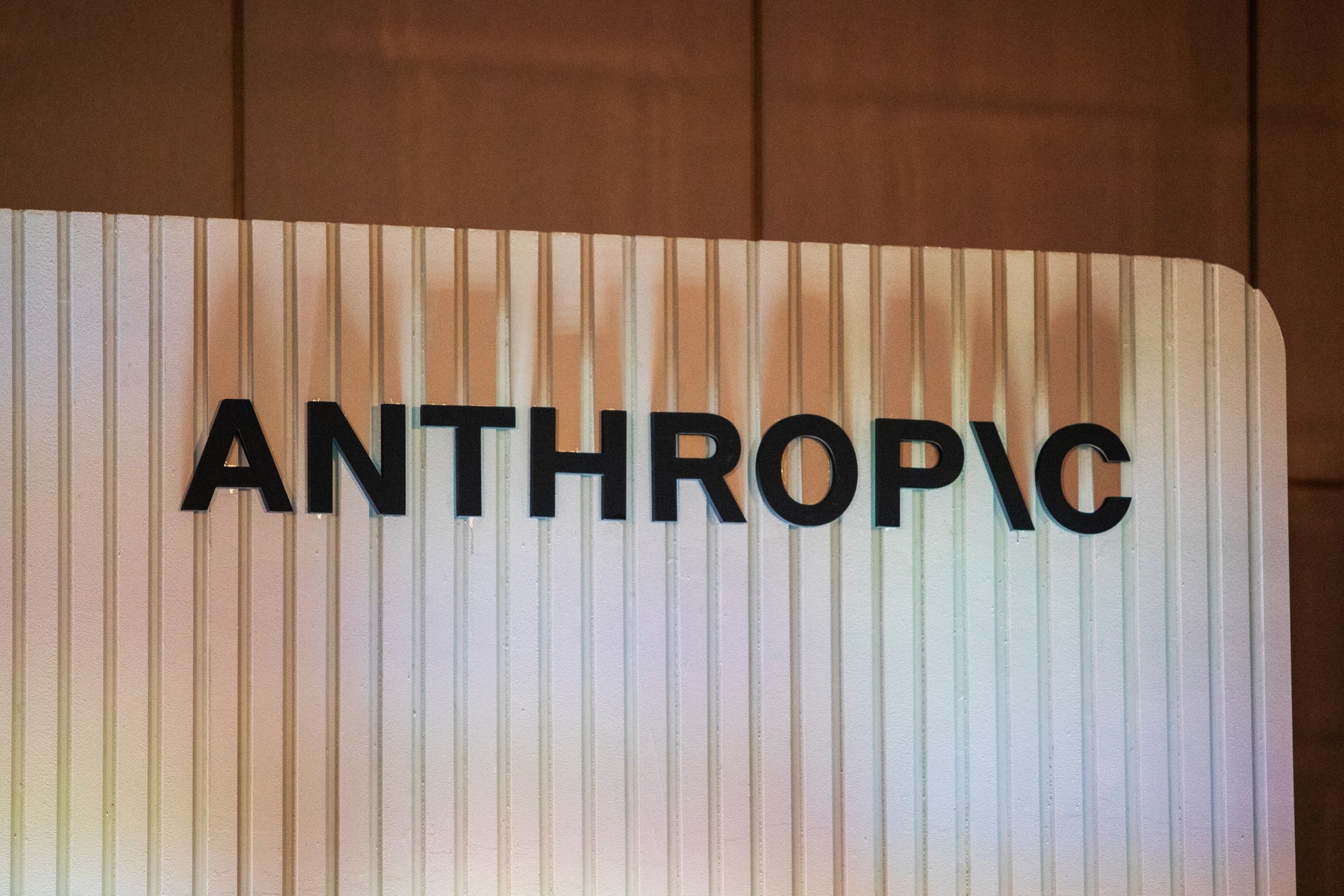 Anthropic lança Fable 5 com restrições em cibersegurança
