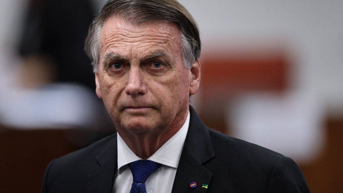 Bolsonaro apresenta melhora, mas continua na UTI