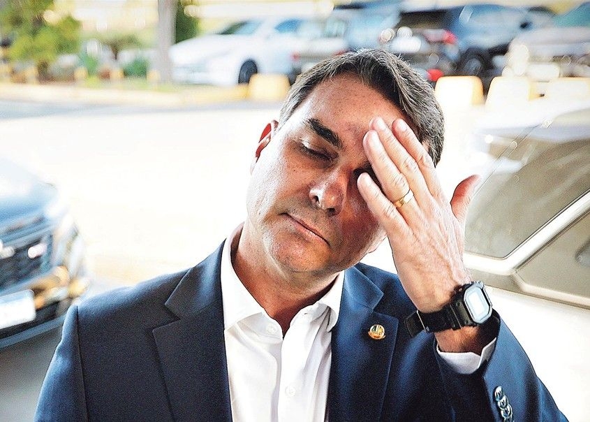 PL reúne Flávio Bolsonaro e bancadas após crise com Master