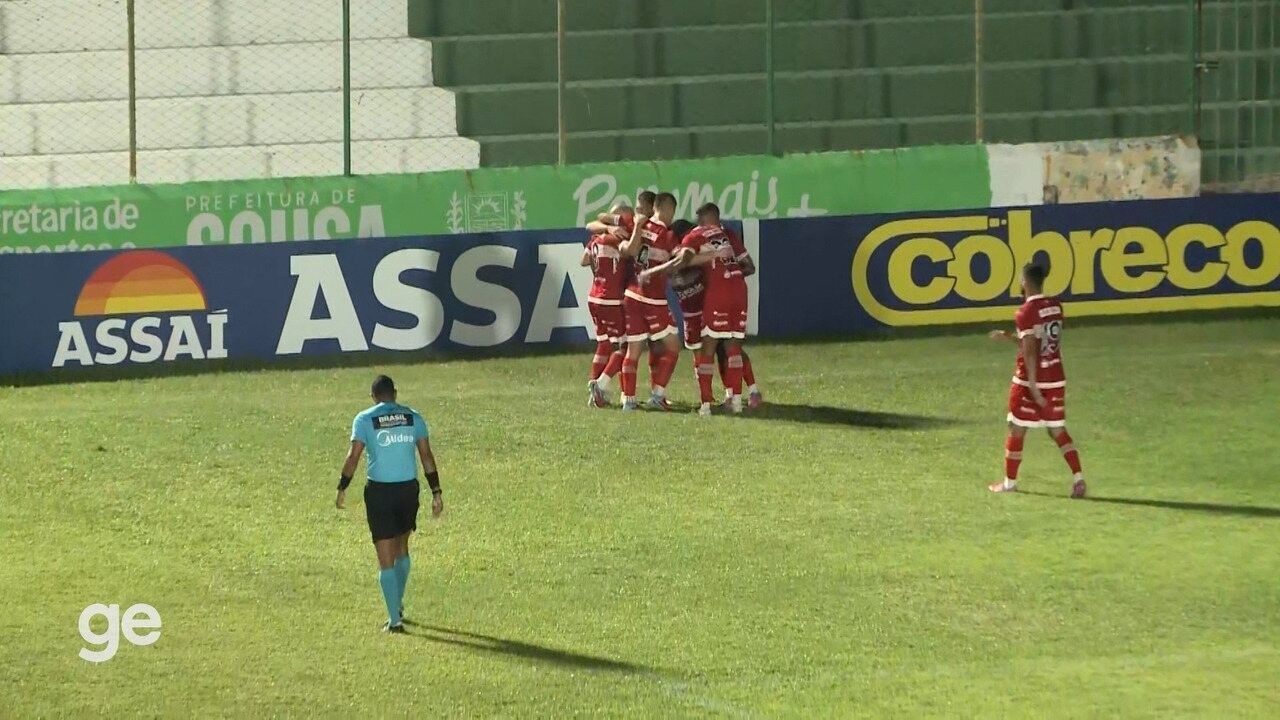 Bressan destaca trabalho defensivo dos pontas do CRB