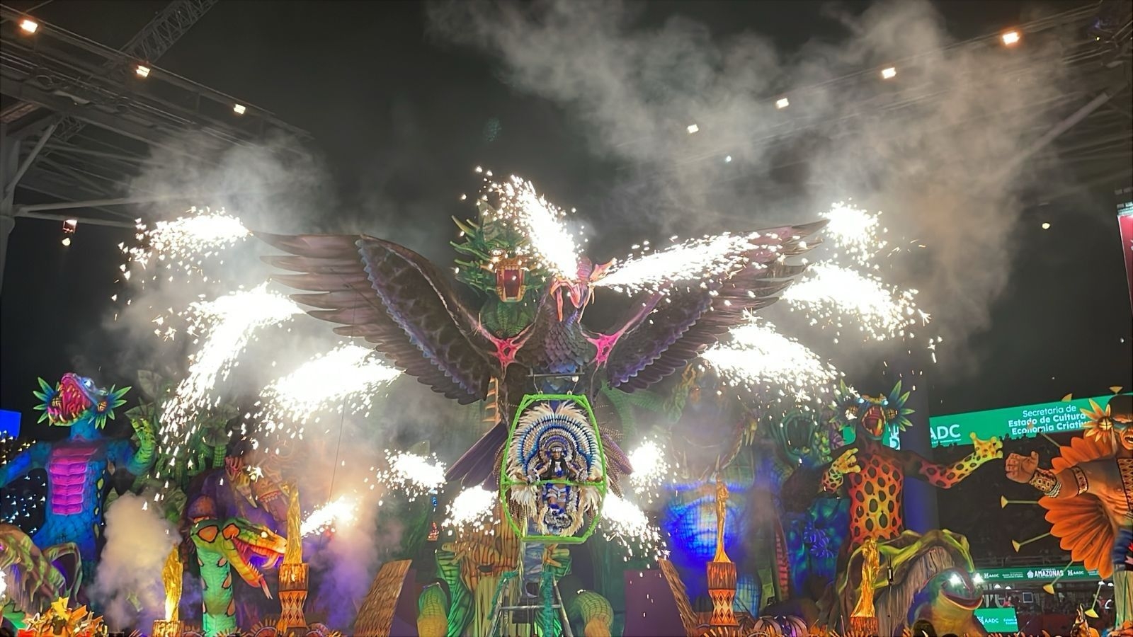 Marciele Albuquerque brilha em lenda amazônica no Parintins