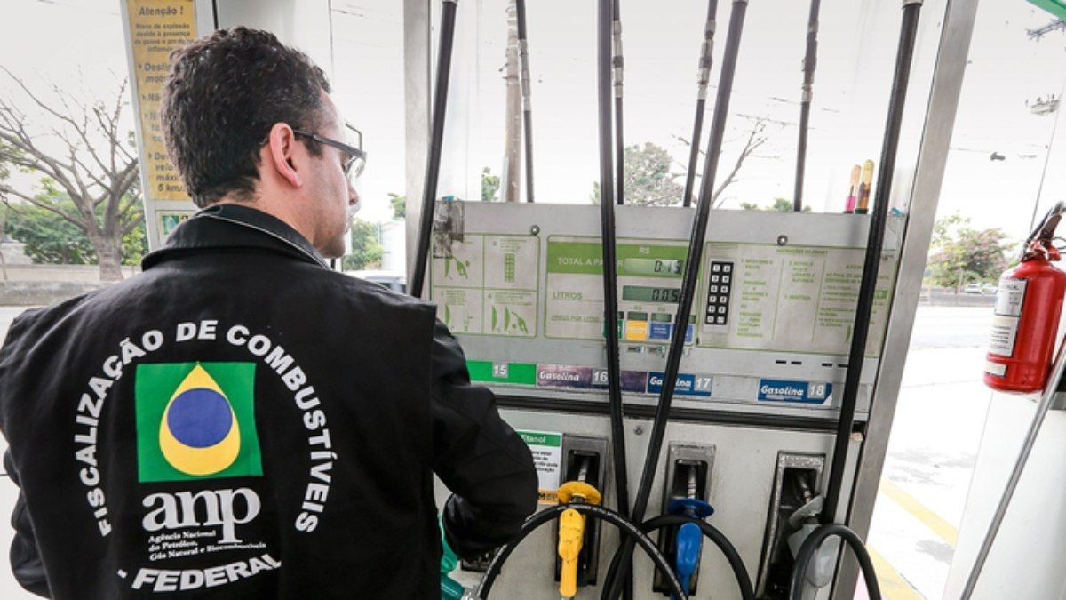 Apreensão de 300 mil litros de gasolina adulterada em SP