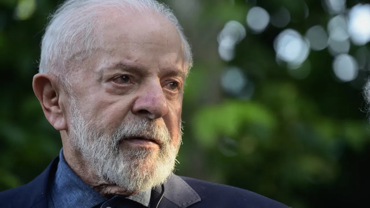 Lula critica políticos que fazem política nas redes sociais