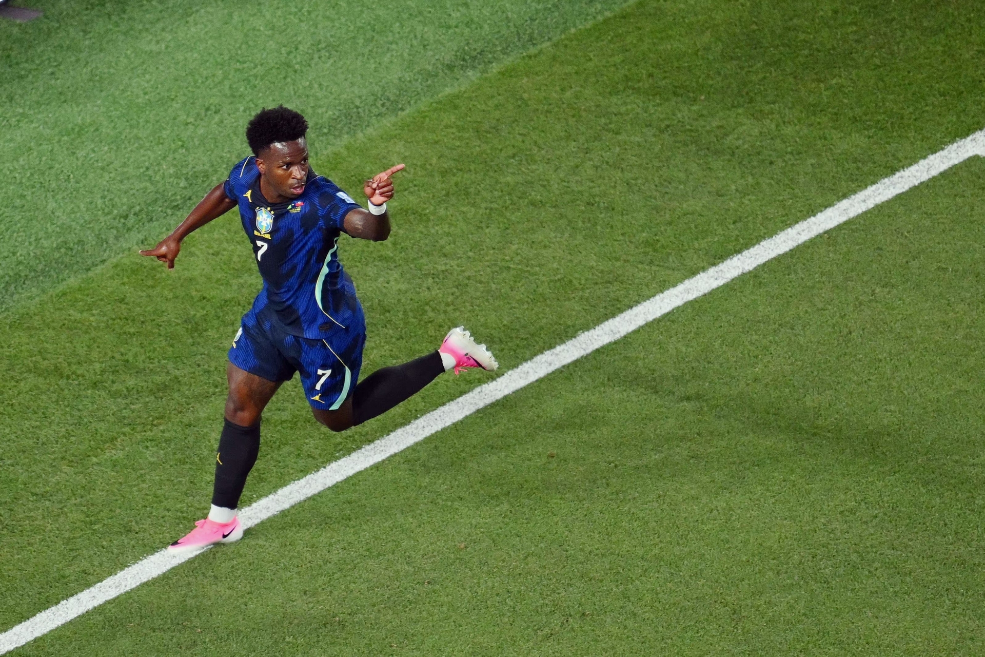 Vini Jr. brilha em nova posição na Copa do Mundo
