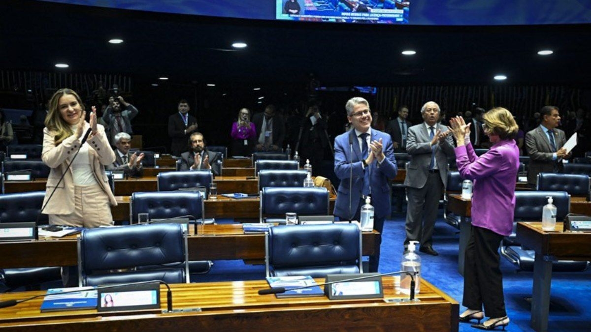 Senado aprova licença-paternidade de 20 dias gradualmente