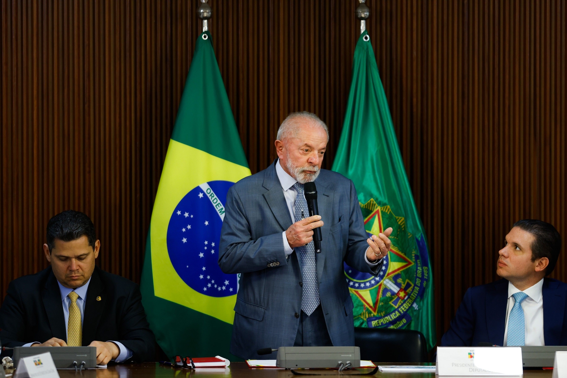 Motta e Alcolumbre em lados opostos nas votações do Congresso
