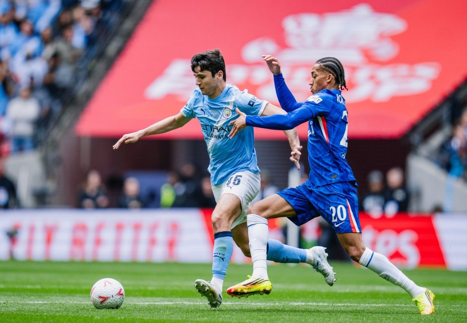 João Pedro tem desempenho fraco em final do Chelsea