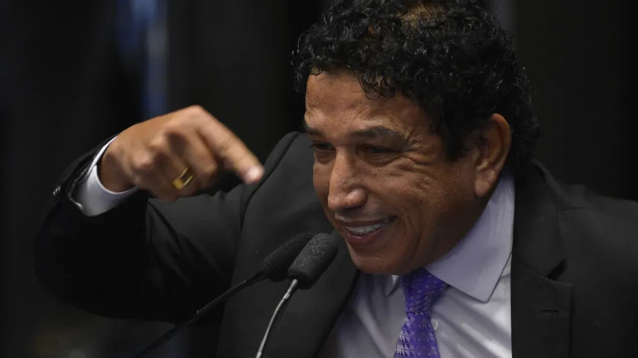 Senador Magno Malta se envolve em polêmica agressão no DF