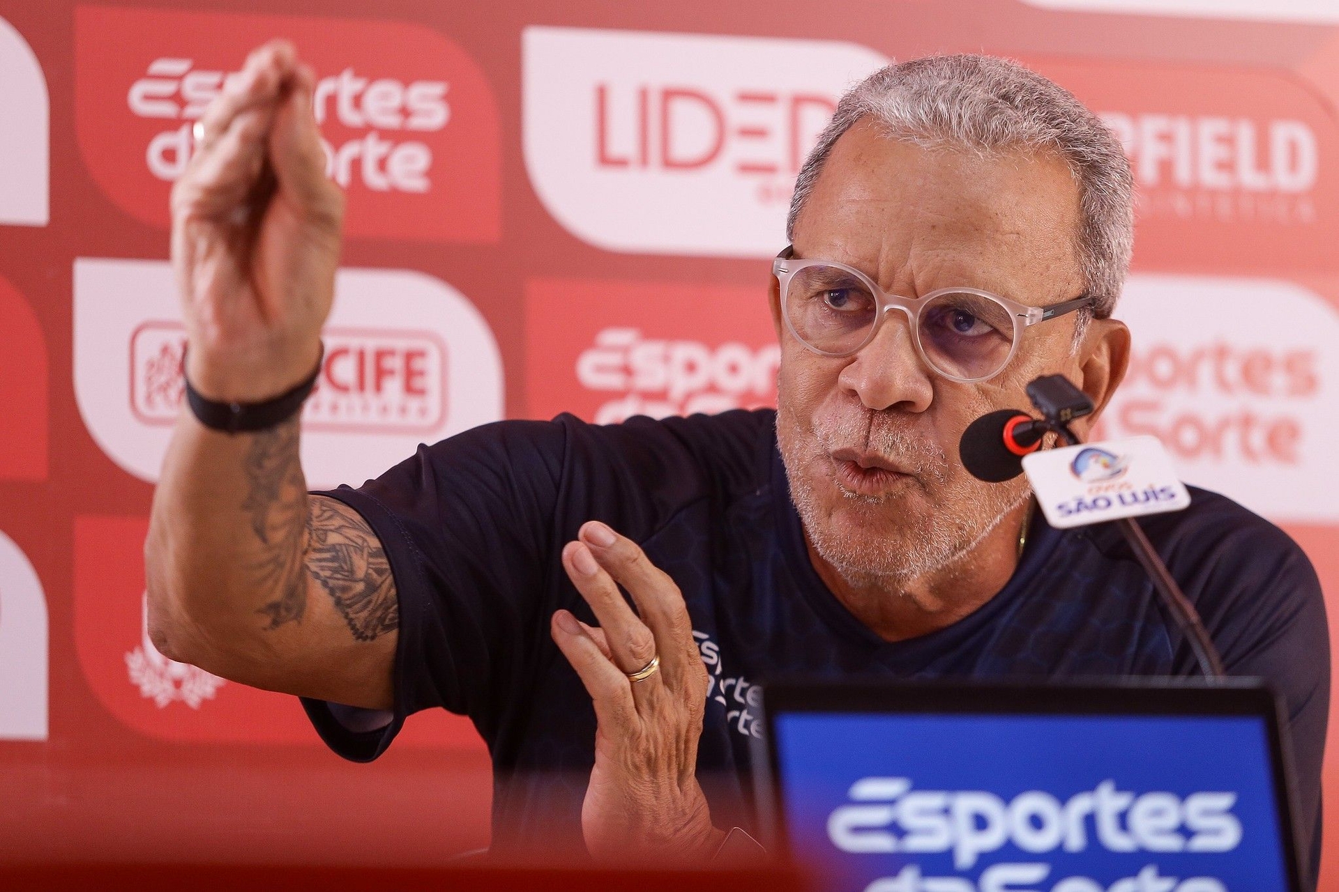 Hélio dos Anjos não abre espaço para organizadas no CT