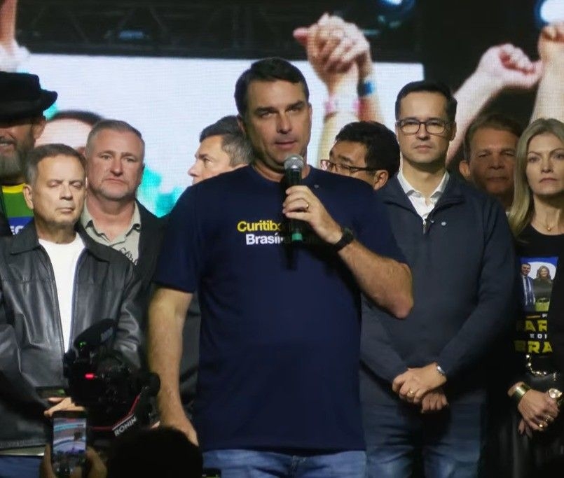 Flávio critica Lula sobre soberania em áreas dominadas pelo crime