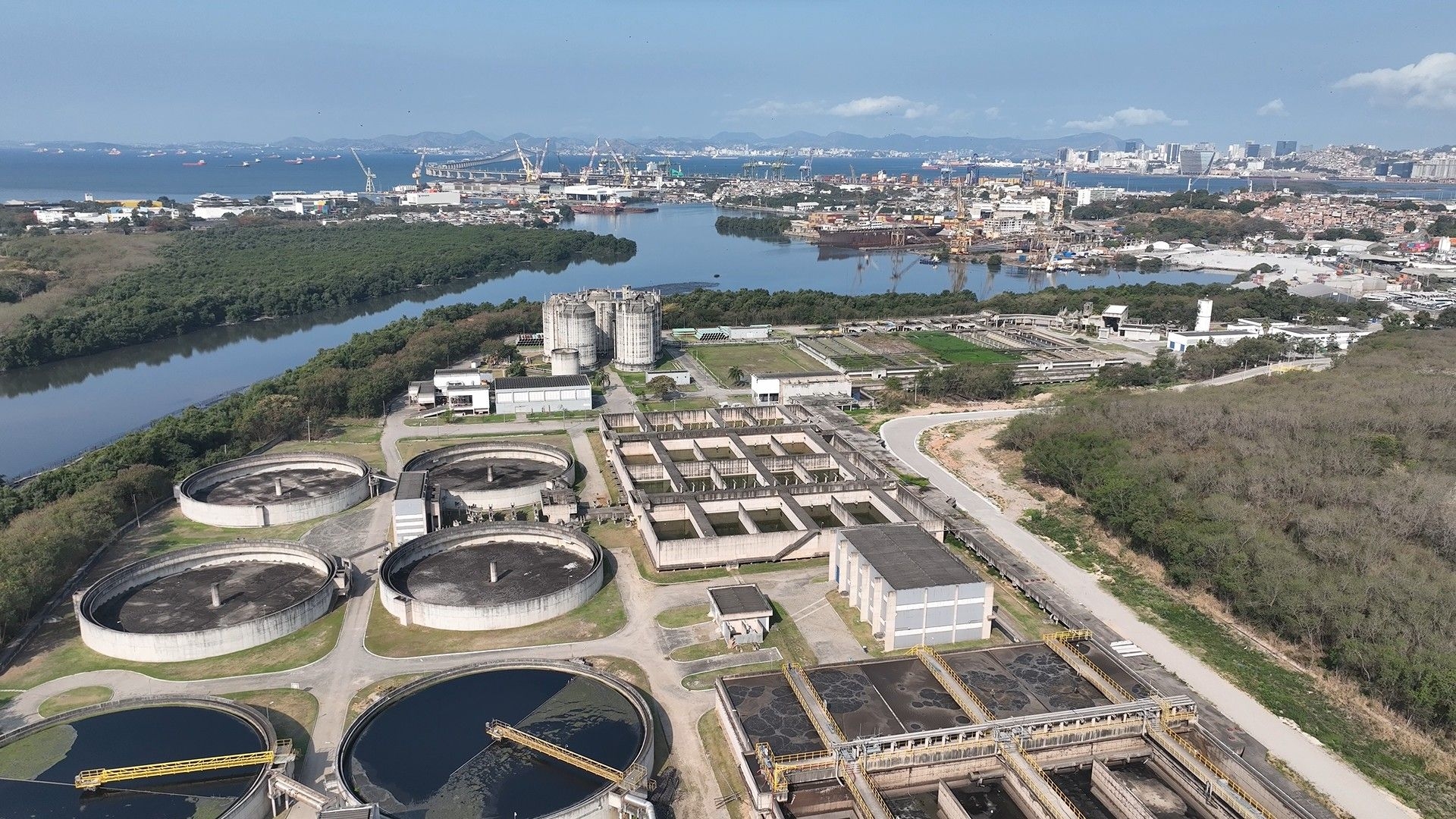 Retirada histórica de esgoto transforma a Guanabara