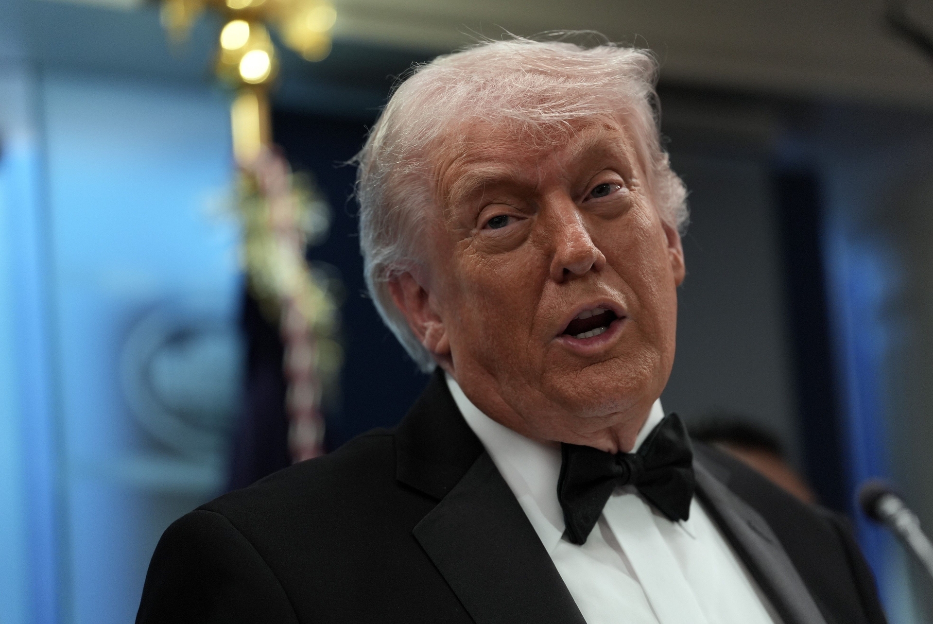 Trump suspende operação para ajudar navios a deixarem Ormuz