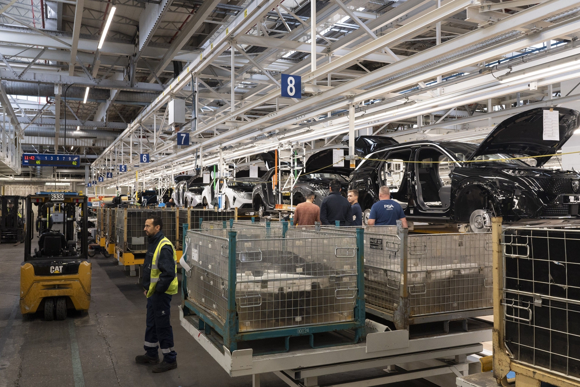 França pressiona Stellantis e Renault por fornecedores locais