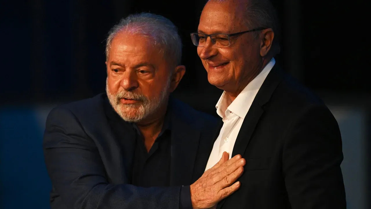Lula confirma Alckmin como vice na disputa eleitoral deste ano