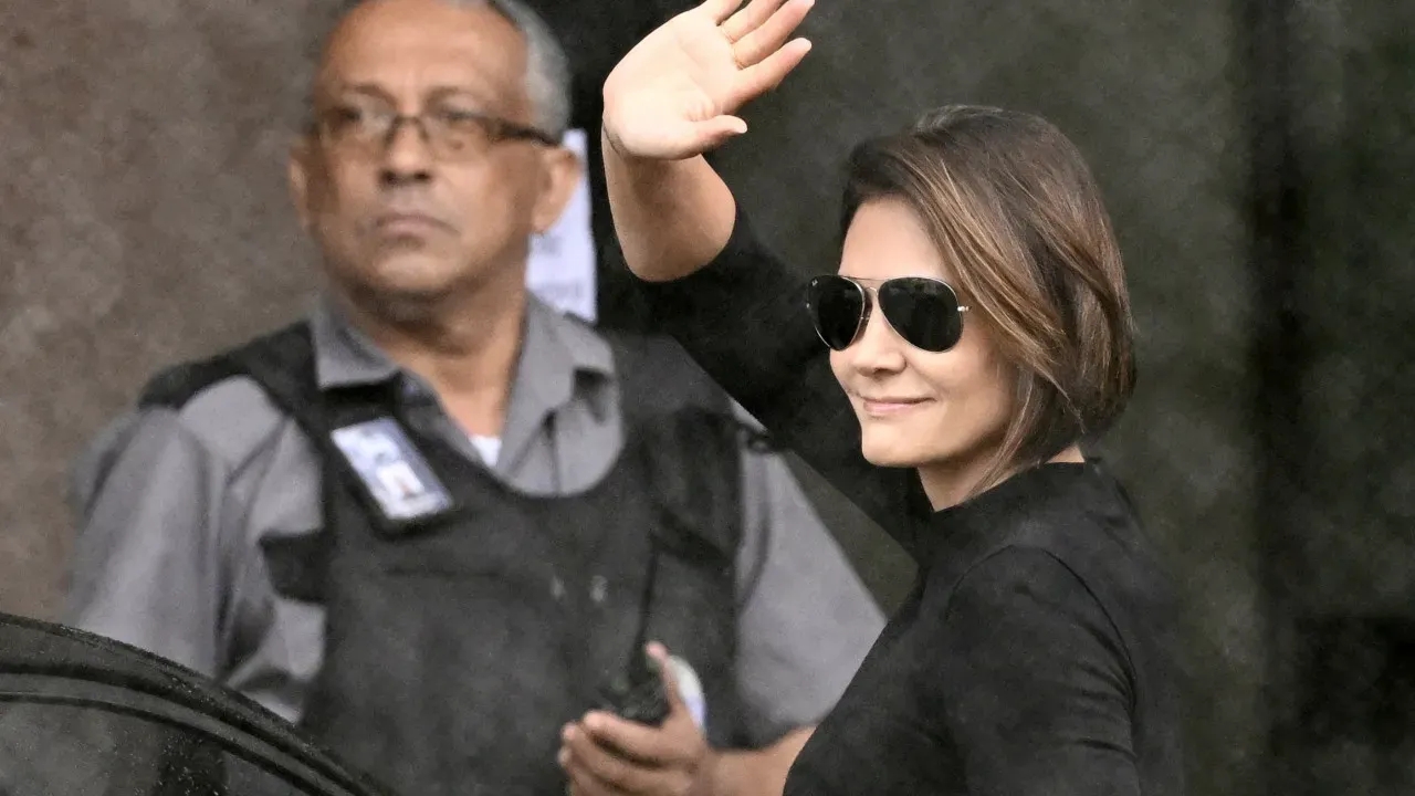 Moraes e Michelle: Acordo sobre prisão domiciliar de Bolsonaro
