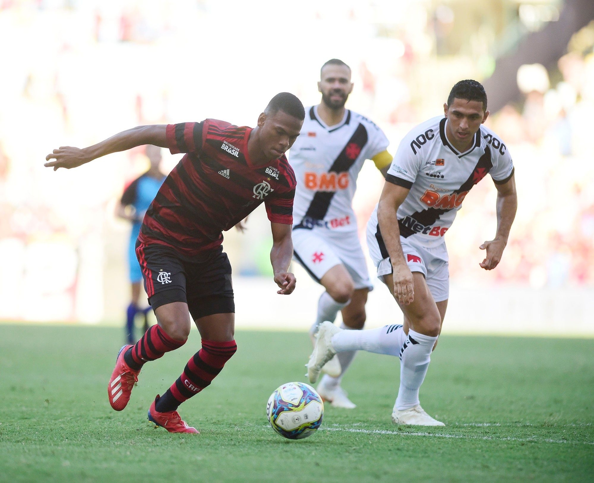 CSA contrata Lucas Silva, ex-Flamengo, para Série D