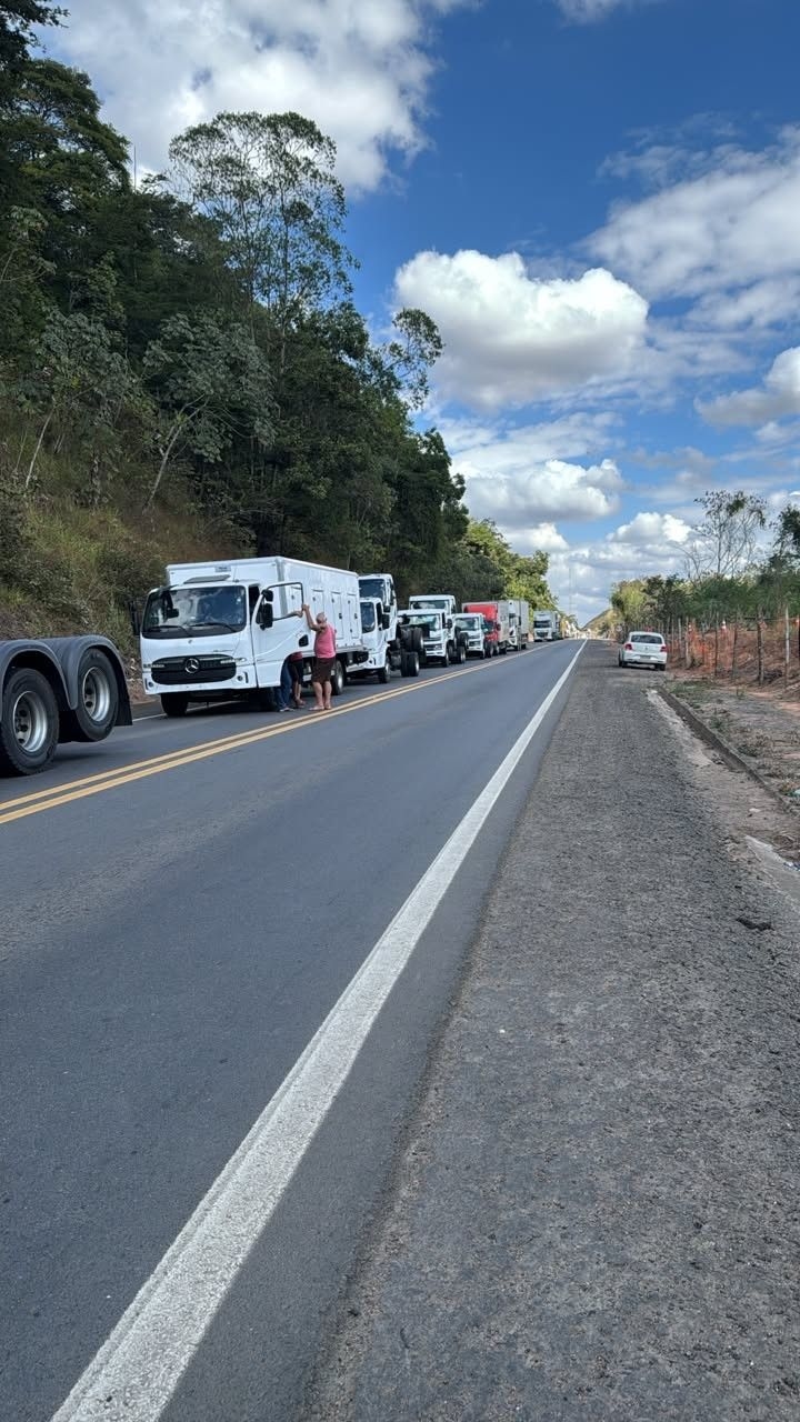 BR-381 em MG é liberada após 28 horas de interdição
