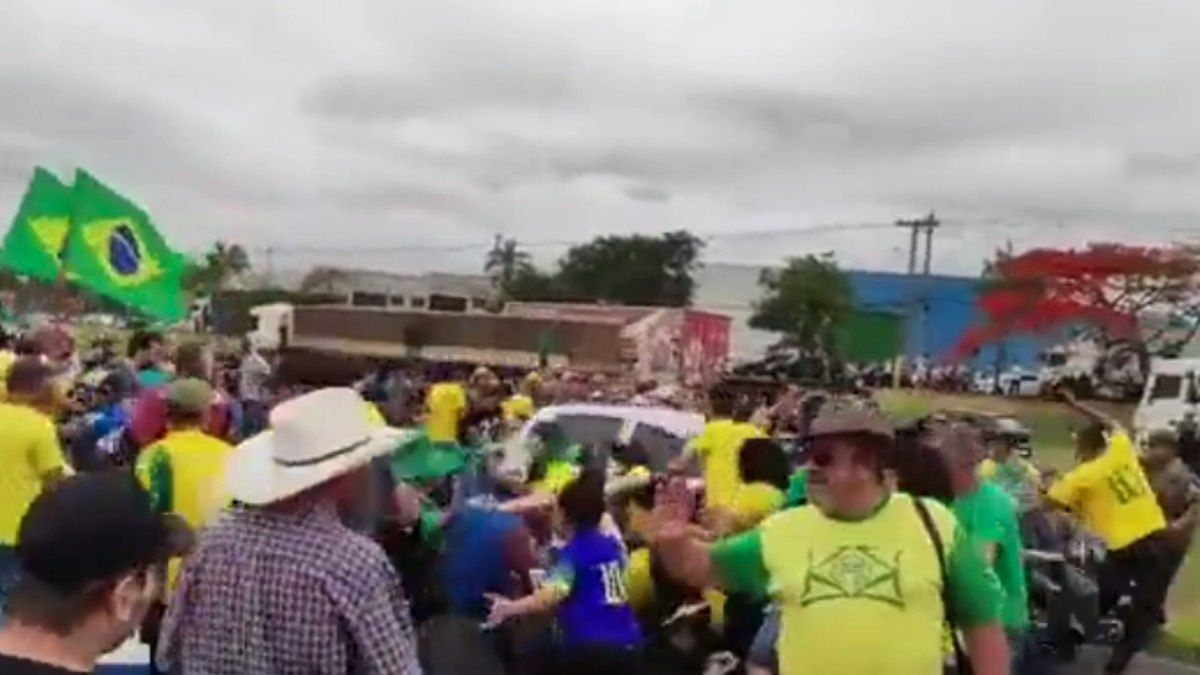 Professor atropela manifestantes e é condenado à prisão